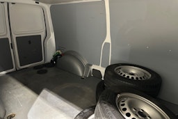 valkoinen Volkswagen Transporter 2021 kuva 26.