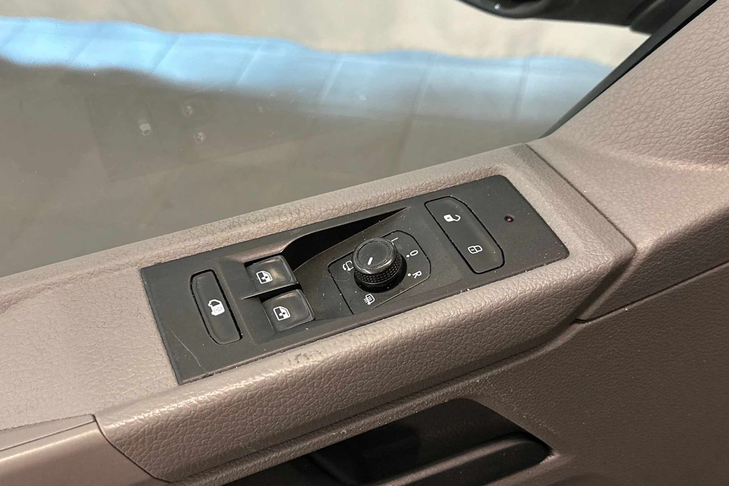 Ruskea (beige) Volkswagen TRANSPORTER 2021 kuva 17.