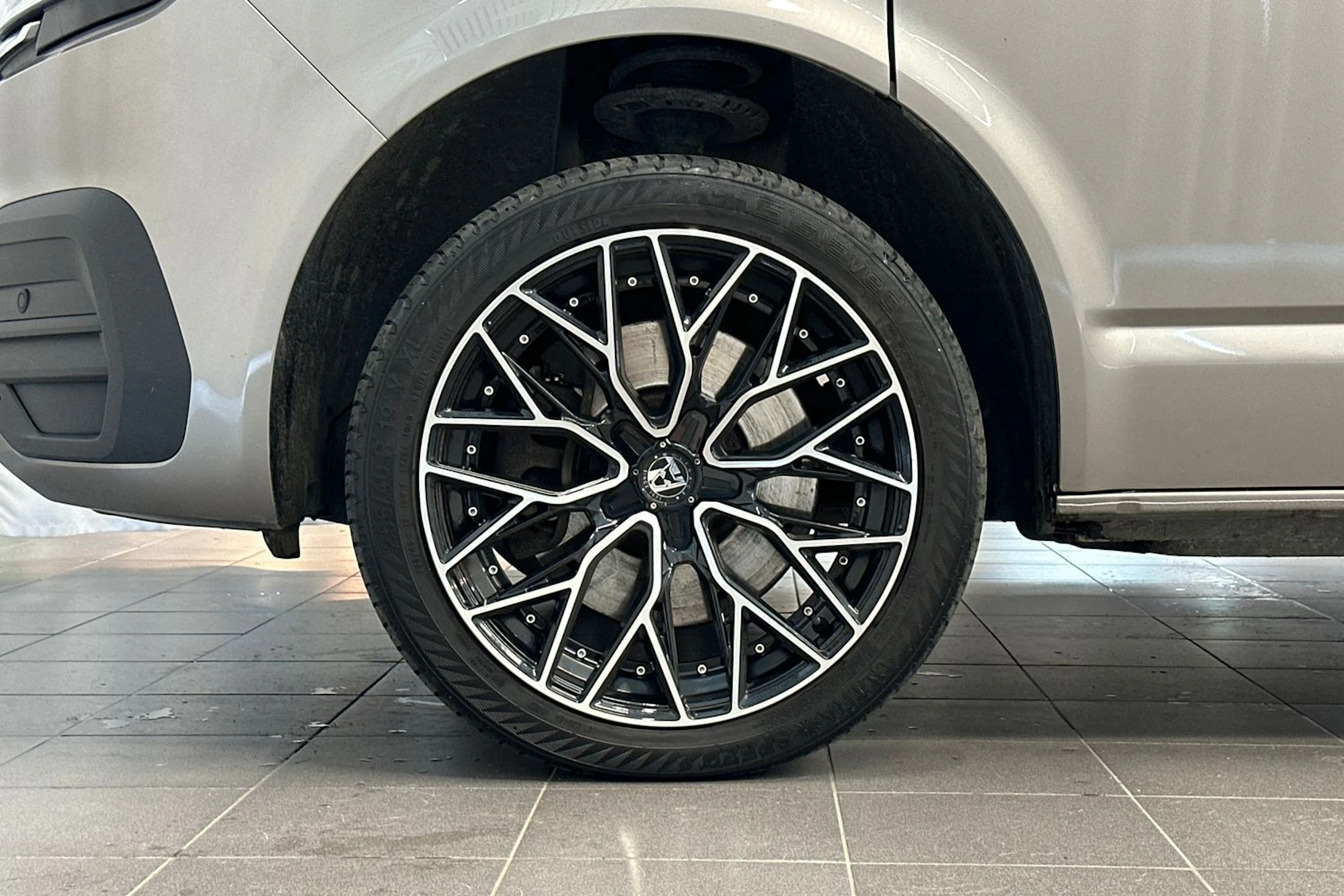 Ruskea (beige) Volkswagen TRANSPORTER 2021 kuva 29.