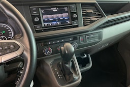 valkoinen Volkswagen Transporter 2021 kuva 20.