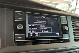 valkoinen Volkswagen Transporter 2021 kuva 21.