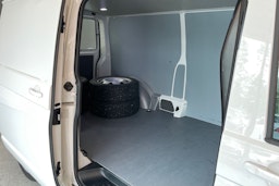 valkoinen Volkswagen Transporter 2021 kuva 25.