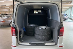 valkoinen Volkswagen Transporter 2021 kuva 27.