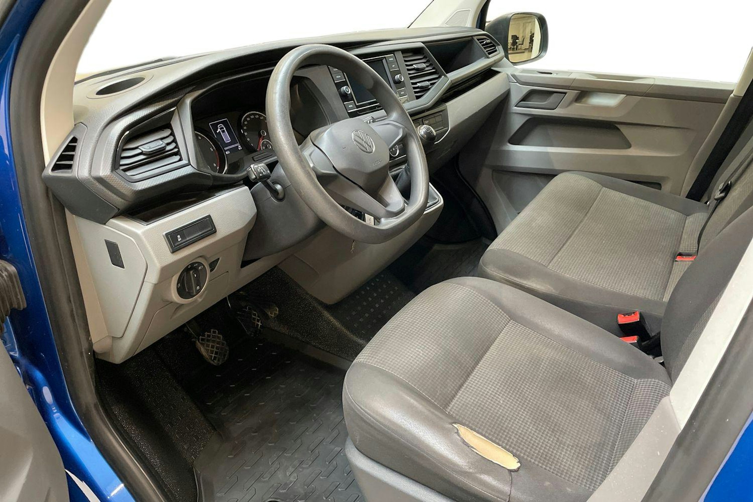 sininen Volkswagen Transporter 2021 kuva 7.