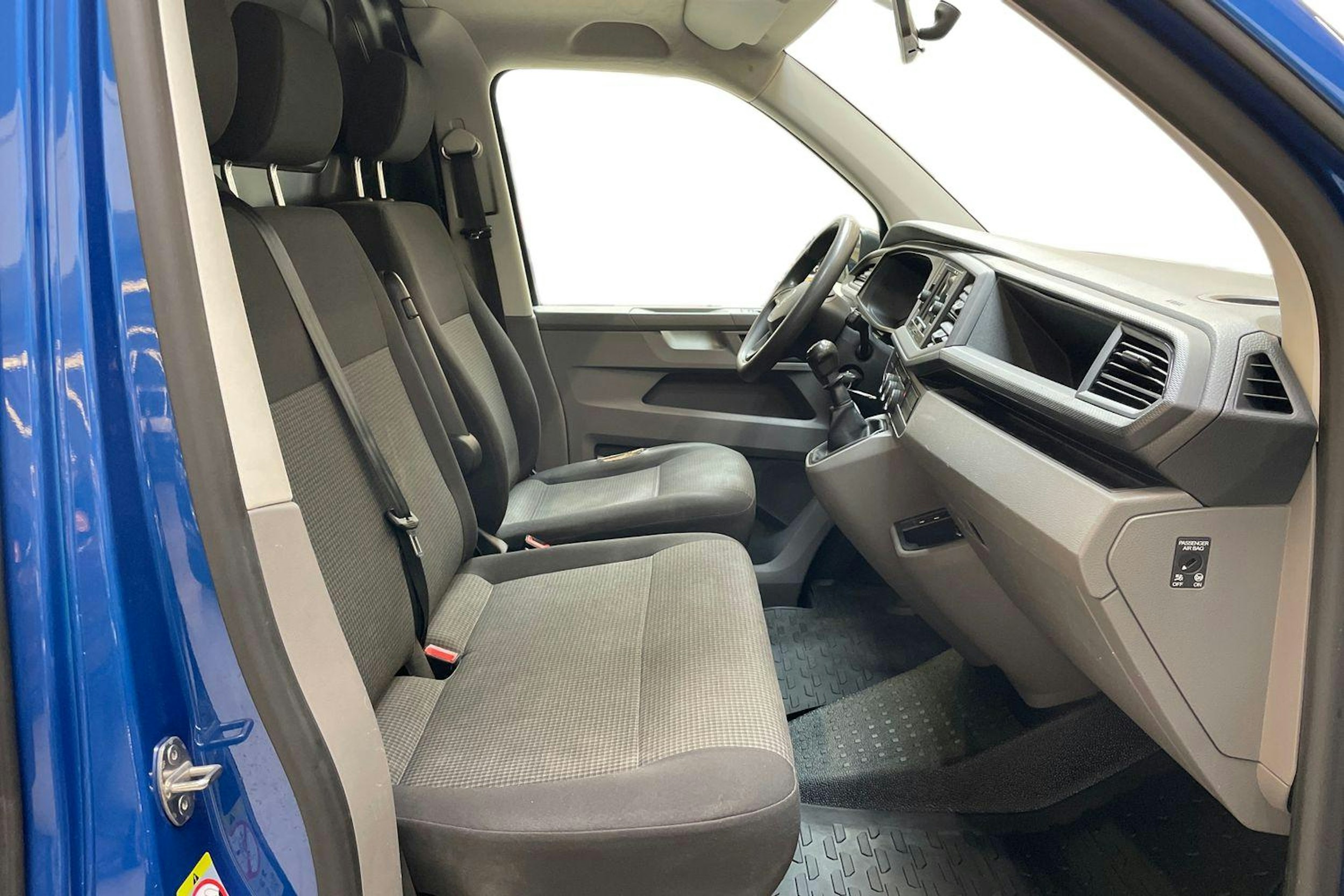 sininen Volkswagen Transporter 2021 kuva 10.