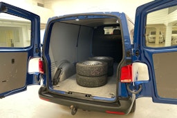 sininen Volkswagen Transporter 2021 kuva 15.