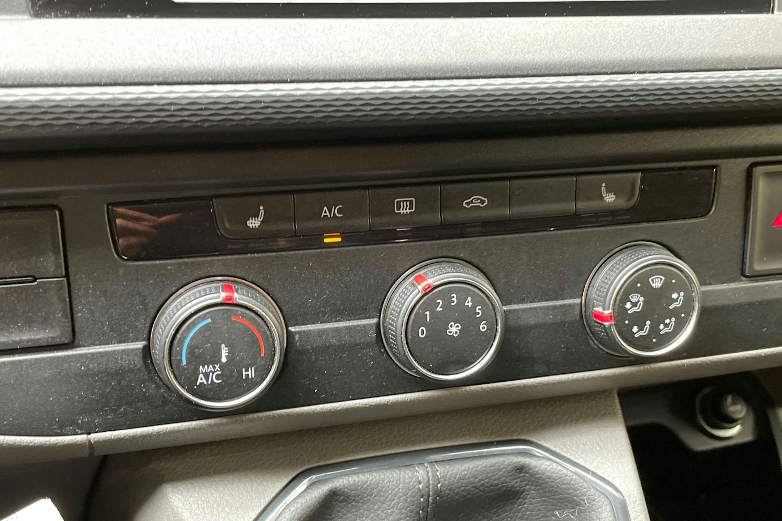 sininen Volkswagen Transporter 2021 kuva 21.
