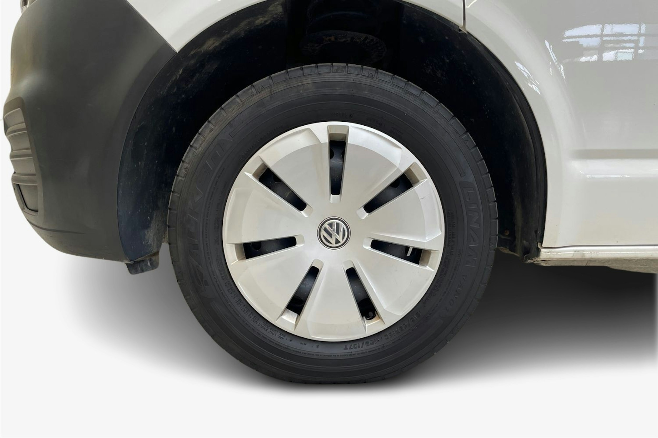 valkoinen Volkswagen Transporter 2021 kuva 10.