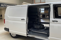 valkoinen Volkswagen Transporter 2021 kuva 12.