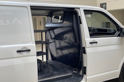 valkoinen Volkswagen Transporter 2021 kuva 13.