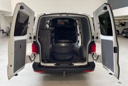 valkoinen Volkswagen Transporter 2021 kuva 14.