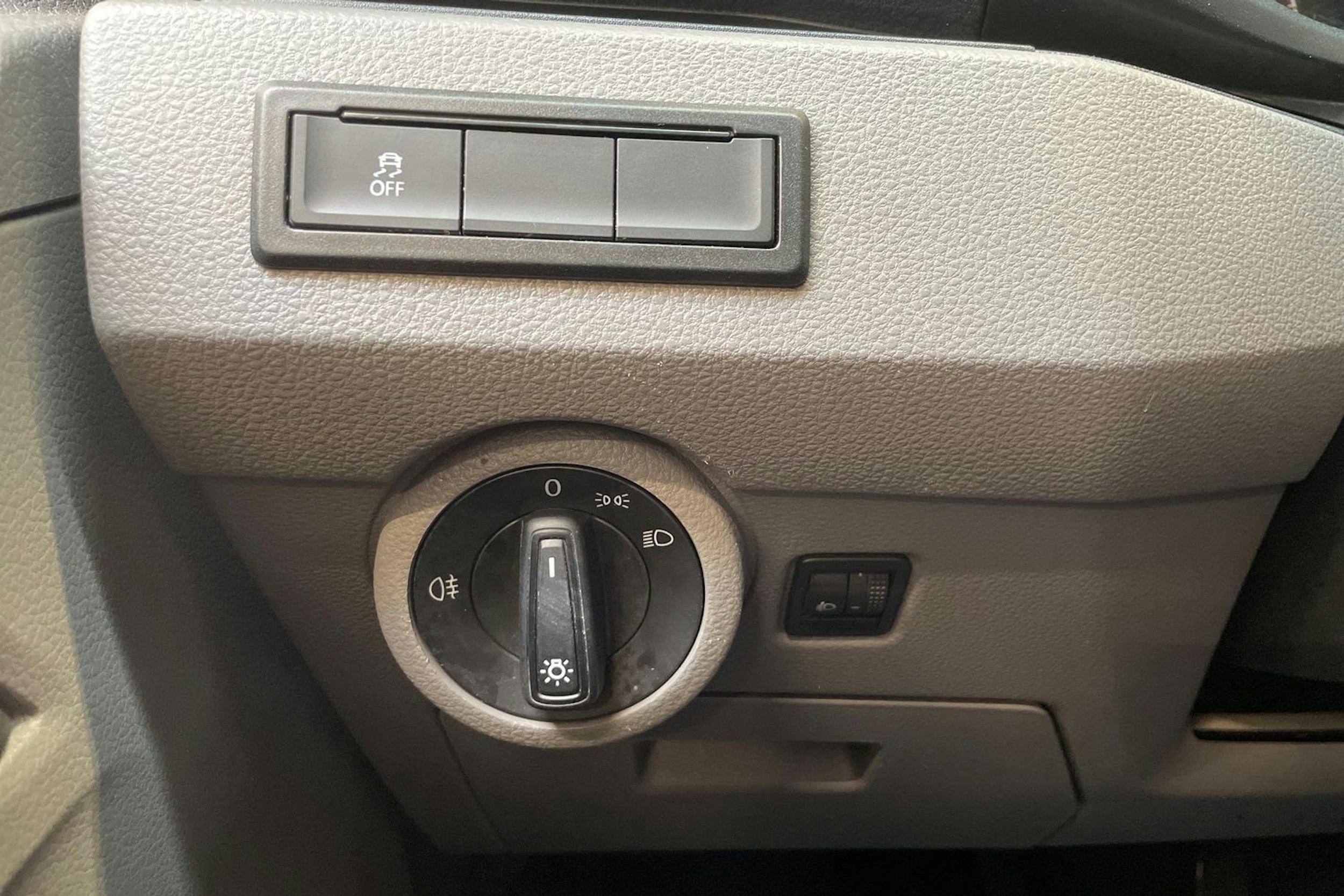 valkoinen Volkswagen Transporter 2021 kuva 24.
