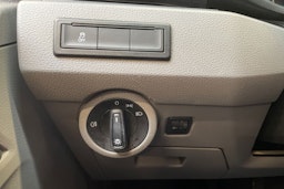 valkoinen Volkswagen Transporter 2021 kuva 24.