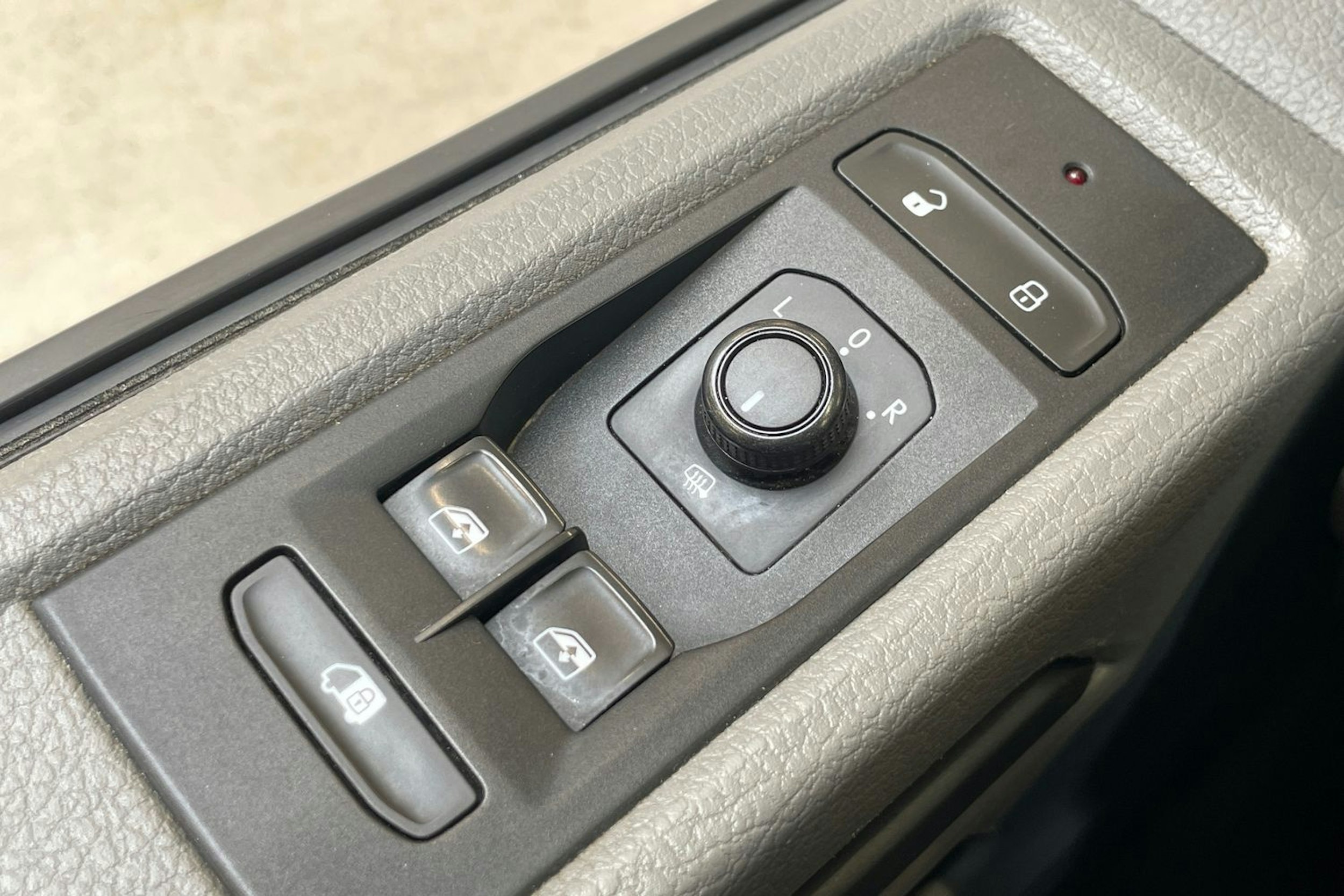 valkoinen Volkswagen Transporter 2021 kuva 25.