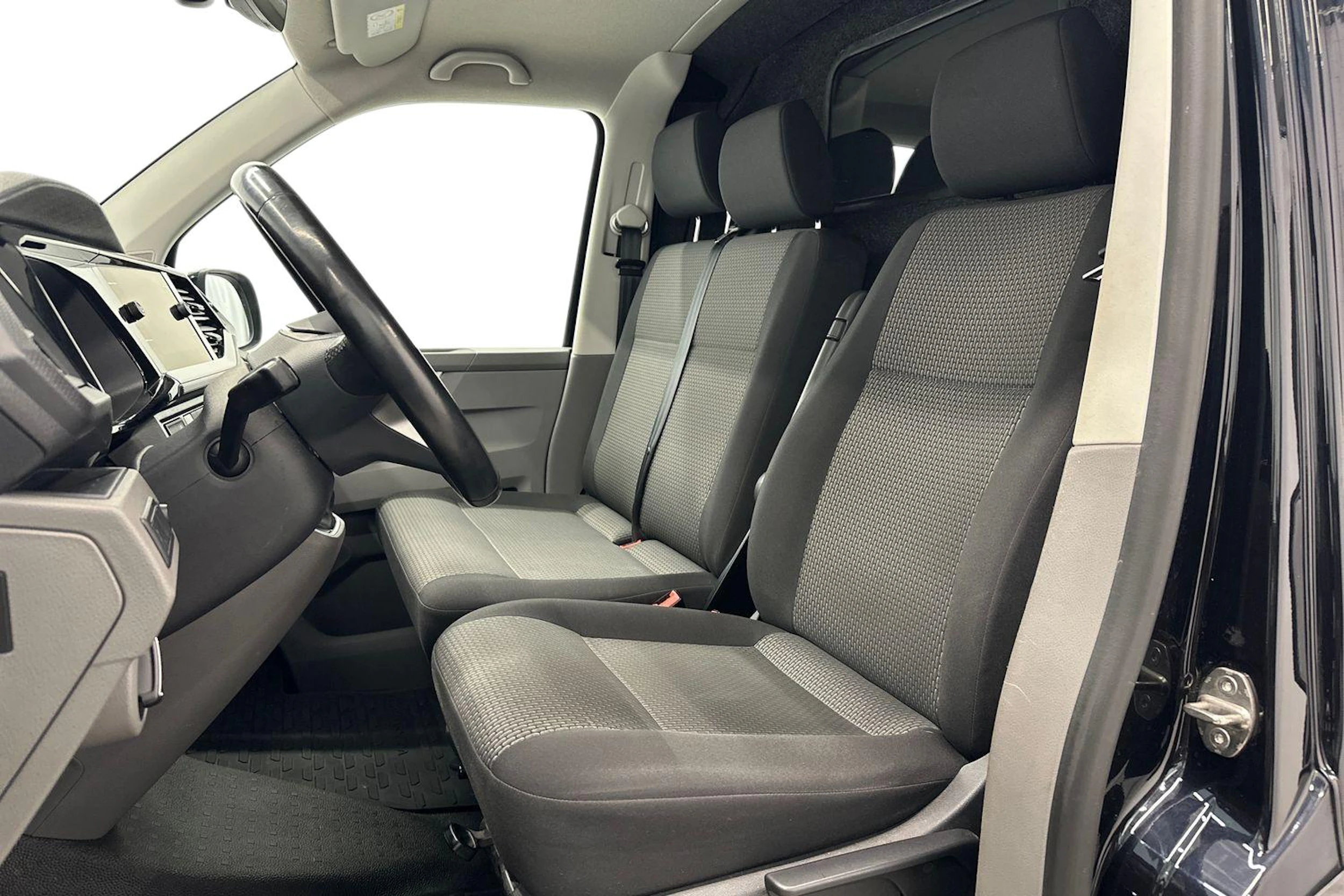 musta Volkswagen Transporter 2021 kuva 8.