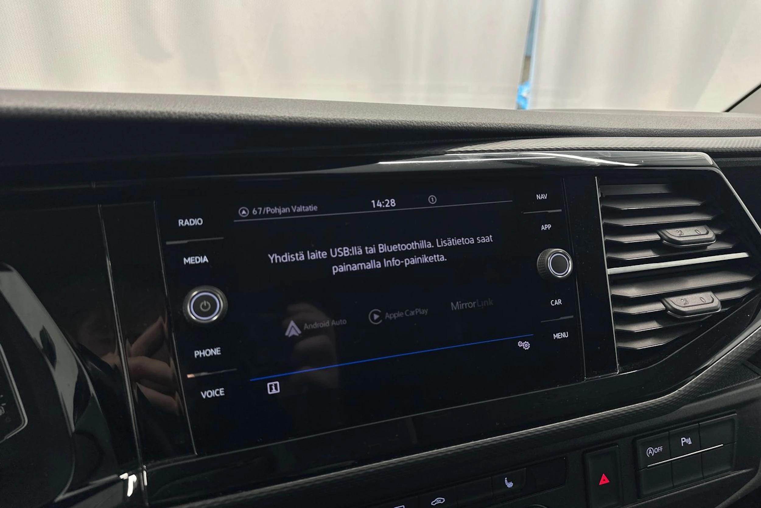 musta Volkswagen Transporter 2021 kuva 15.