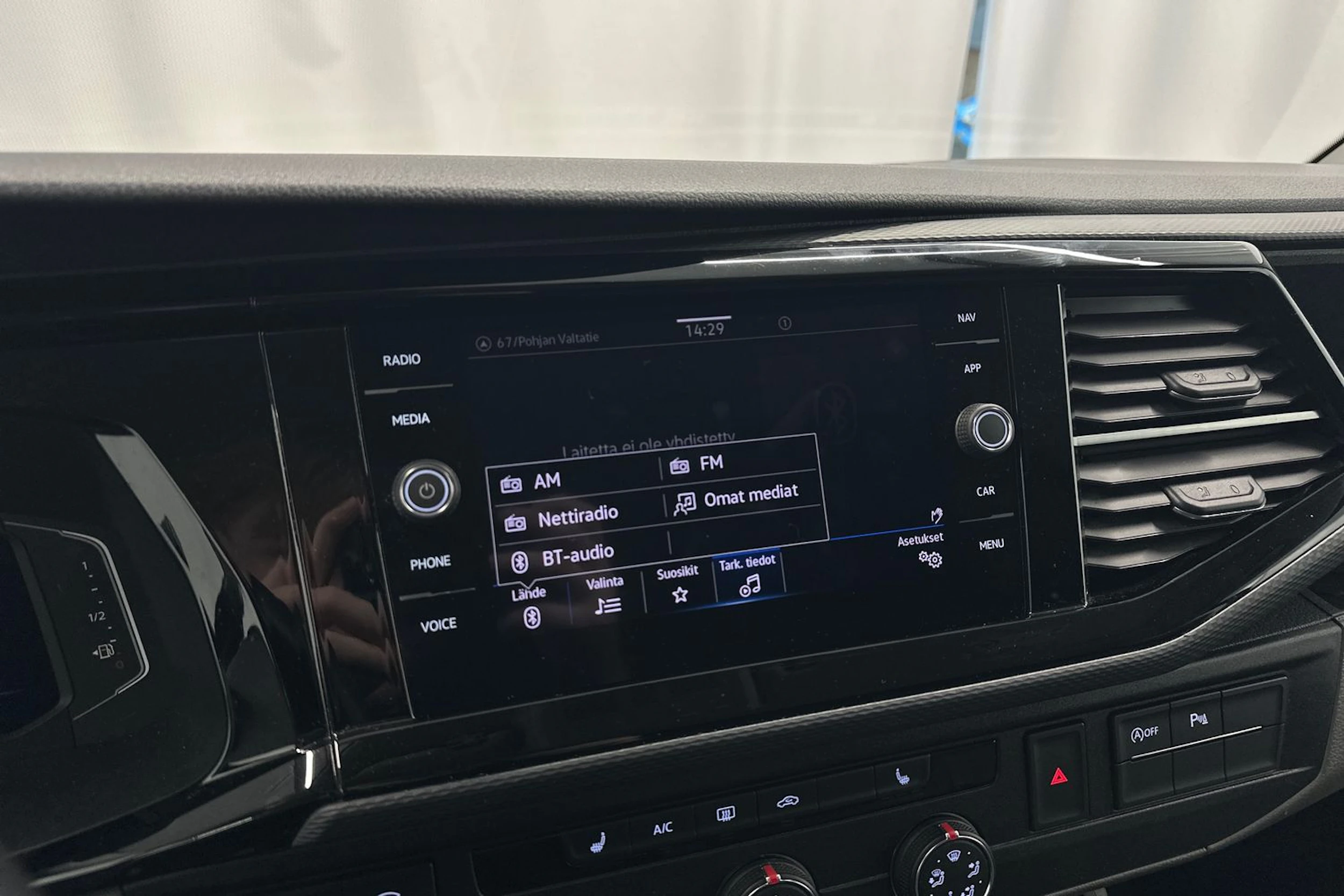 musta Volkswagen Transporter 2021 kuva 17.