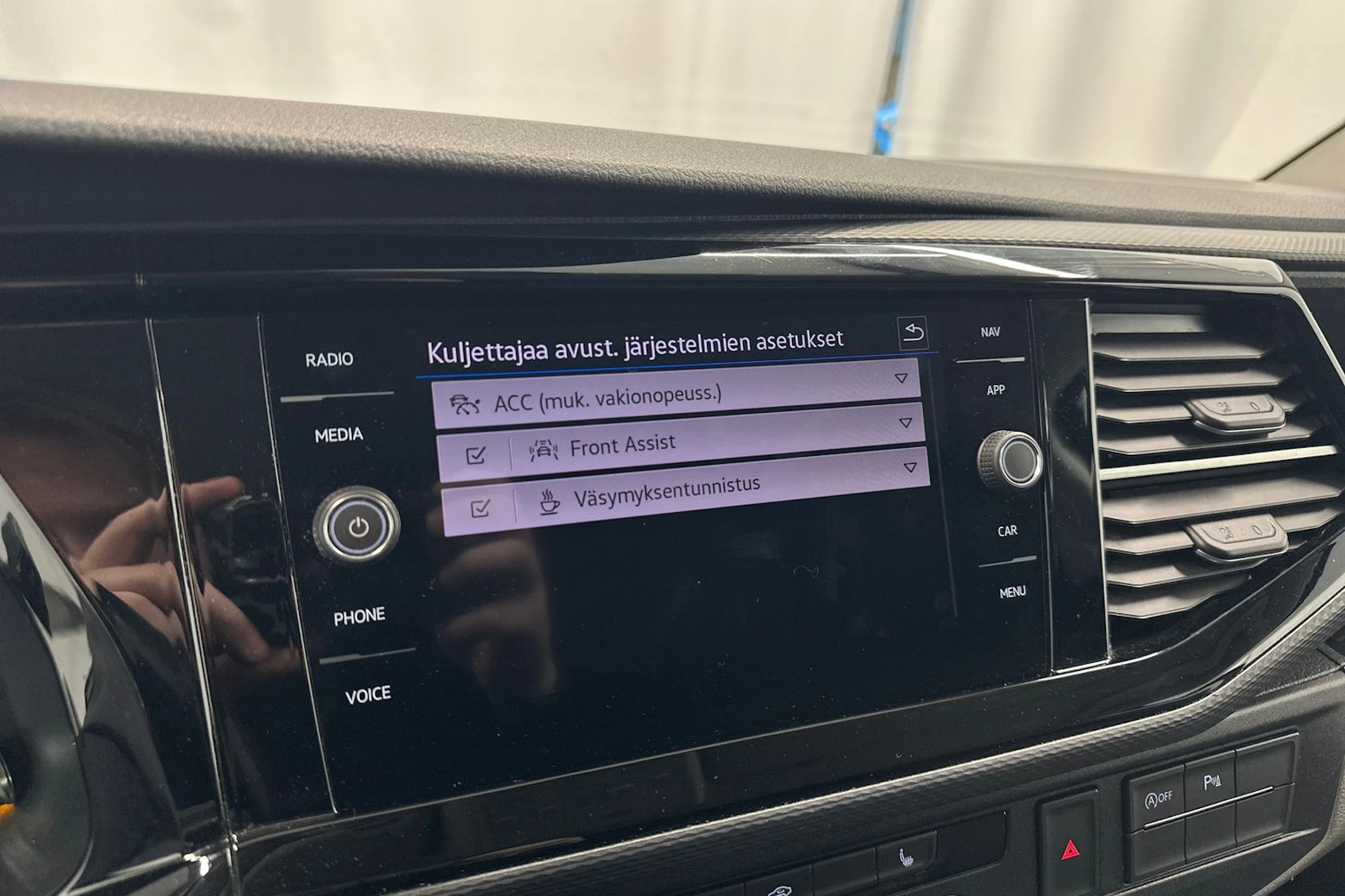 musta Volkswagen Transporter 2021 kuva 18.