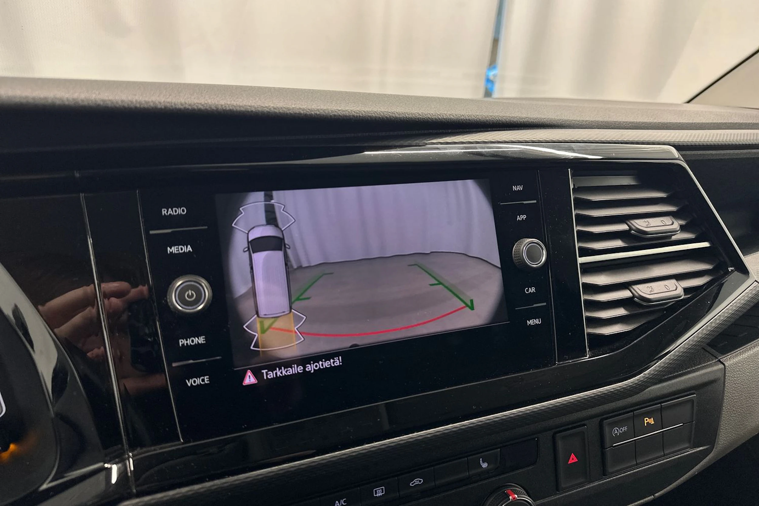 musta Volkswagen Transporter 2021 kuva 19.