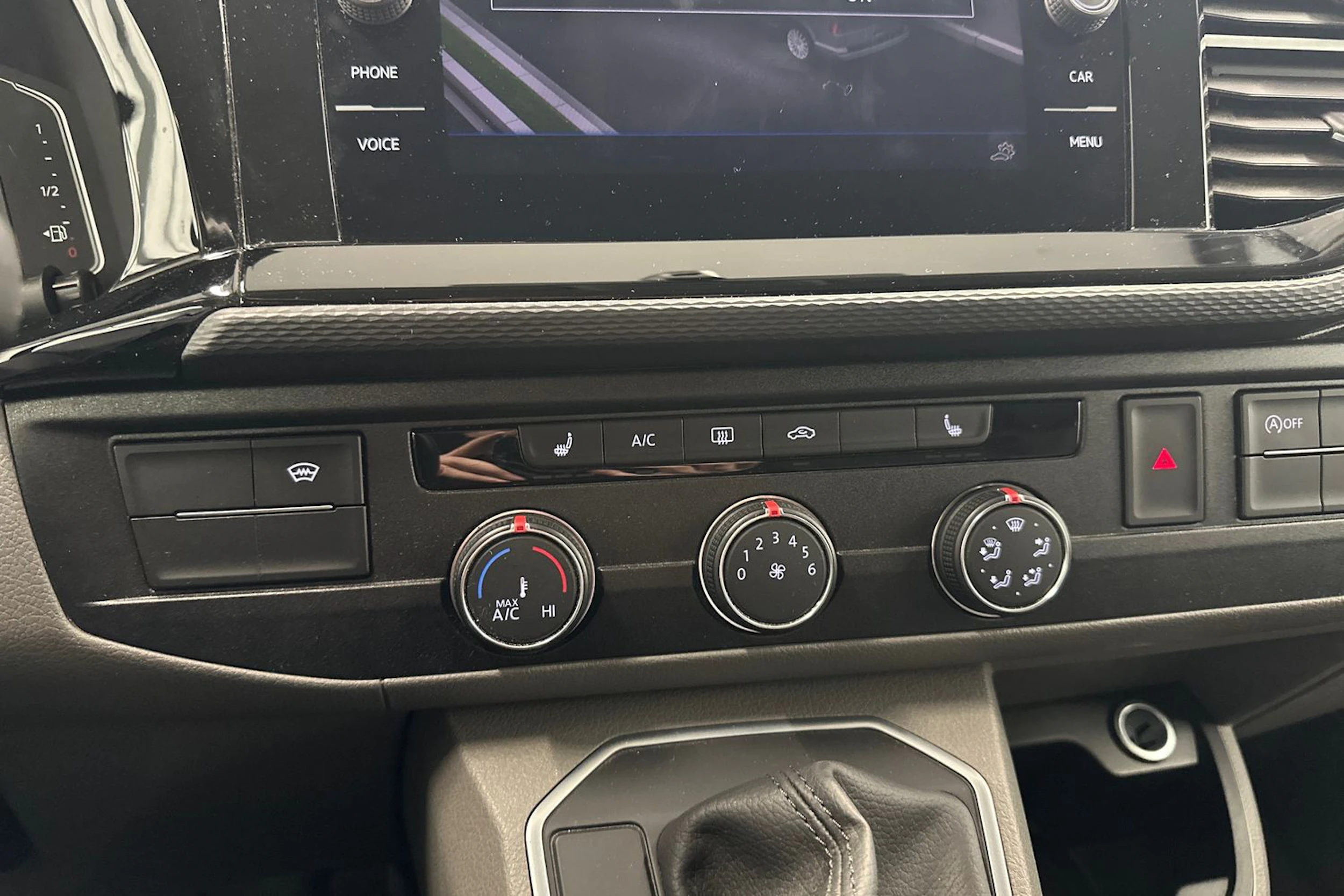 musta Volkswagen Transporter 2021 kuva 20.