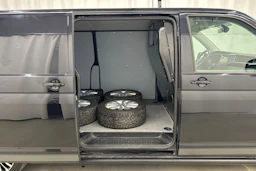 musta Volkswagen Transporter 2021 kuva 22.
