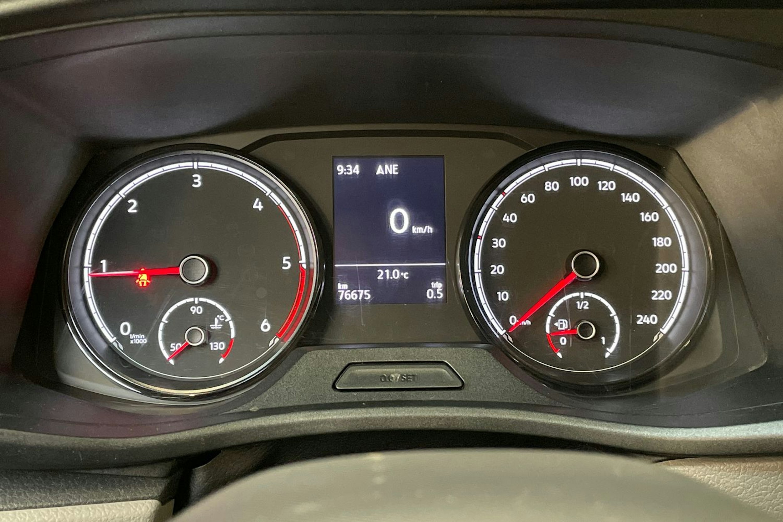musta Volkswagen Transporter 2021 kuva 16.