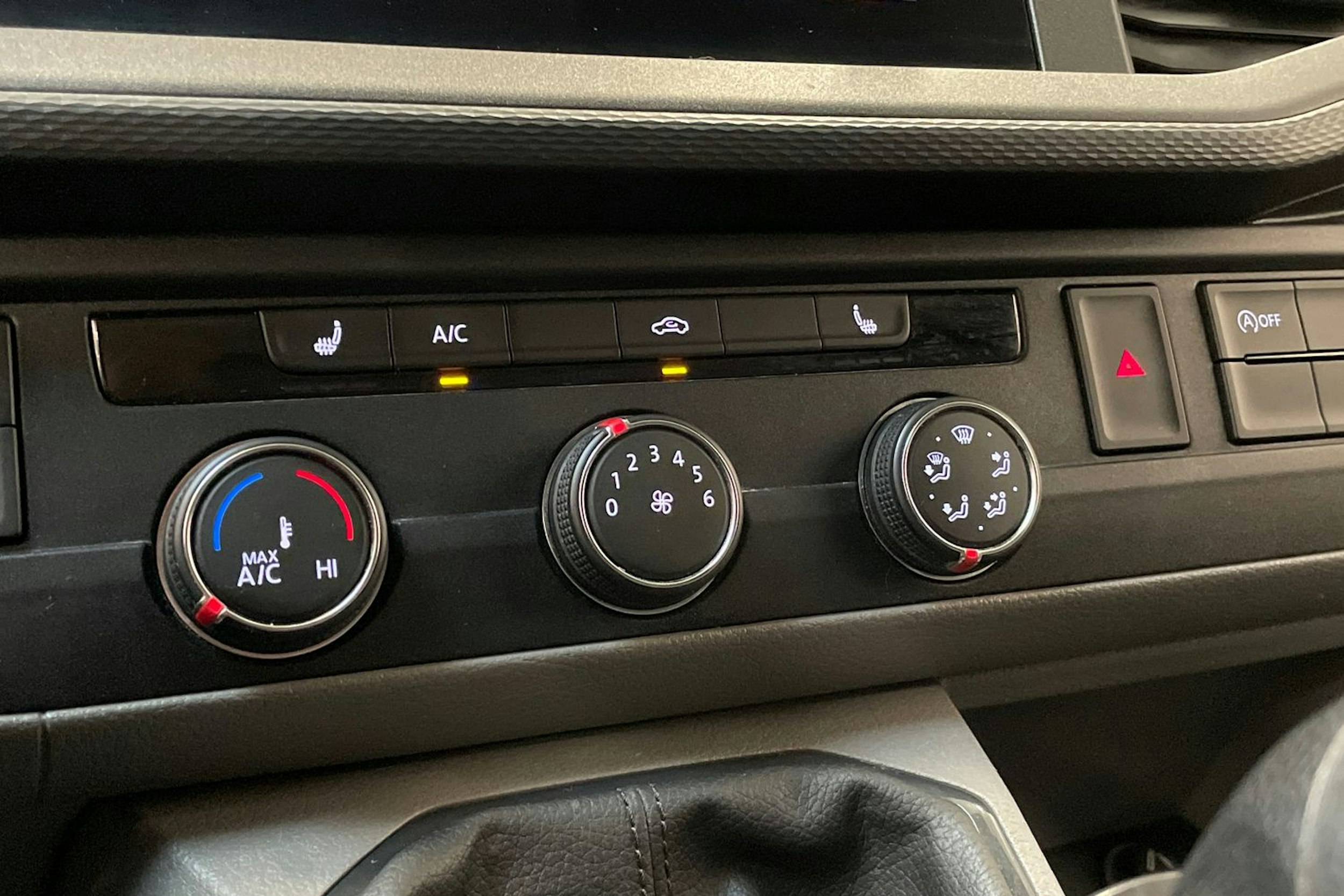 musta Volkswagen Transporter 2021 kuva 23.