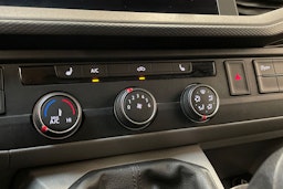 musta Volkswagen Transporter 2021 kuva 23.