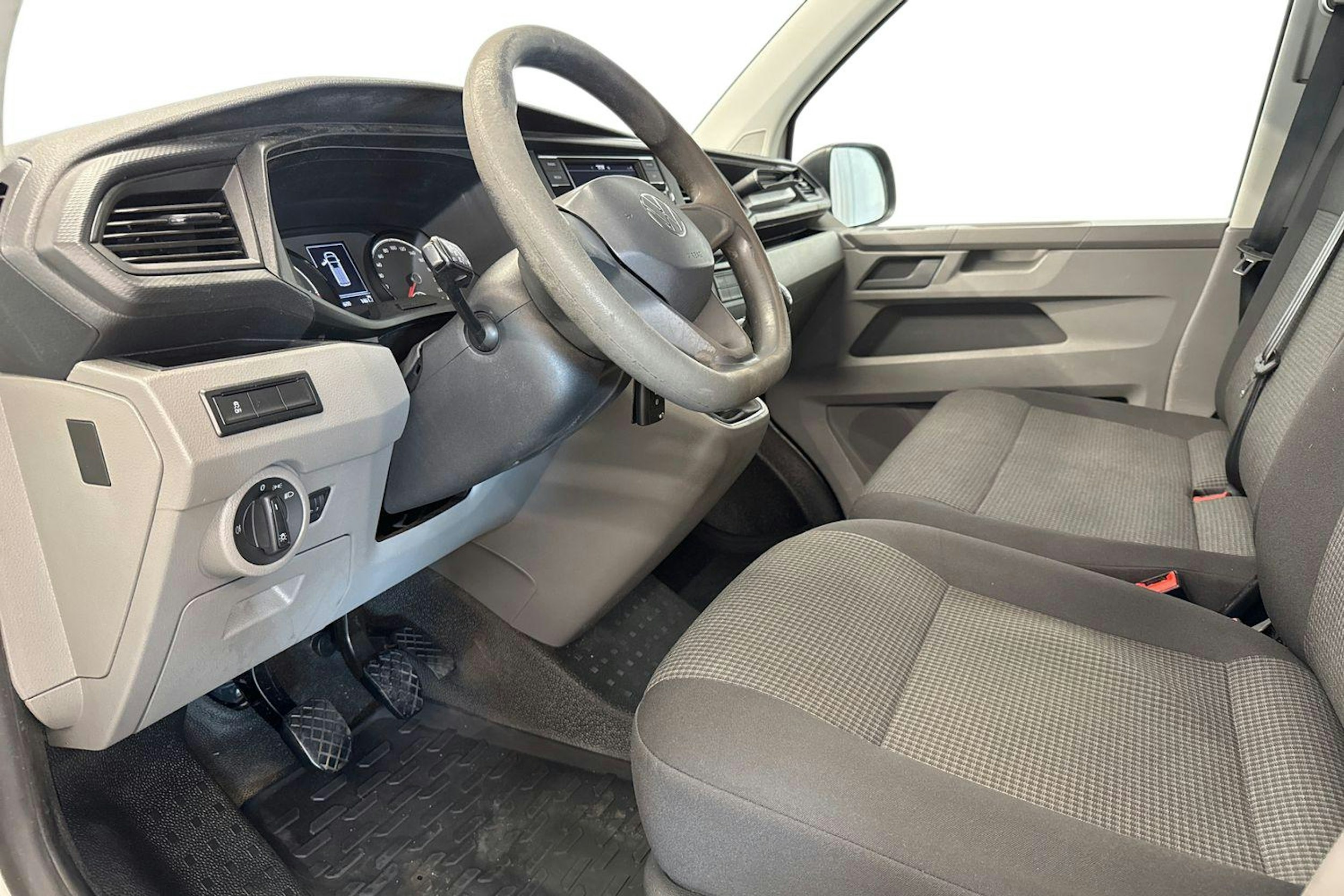 valkoinen Volkswagen Transporter 2022 kuva 7.