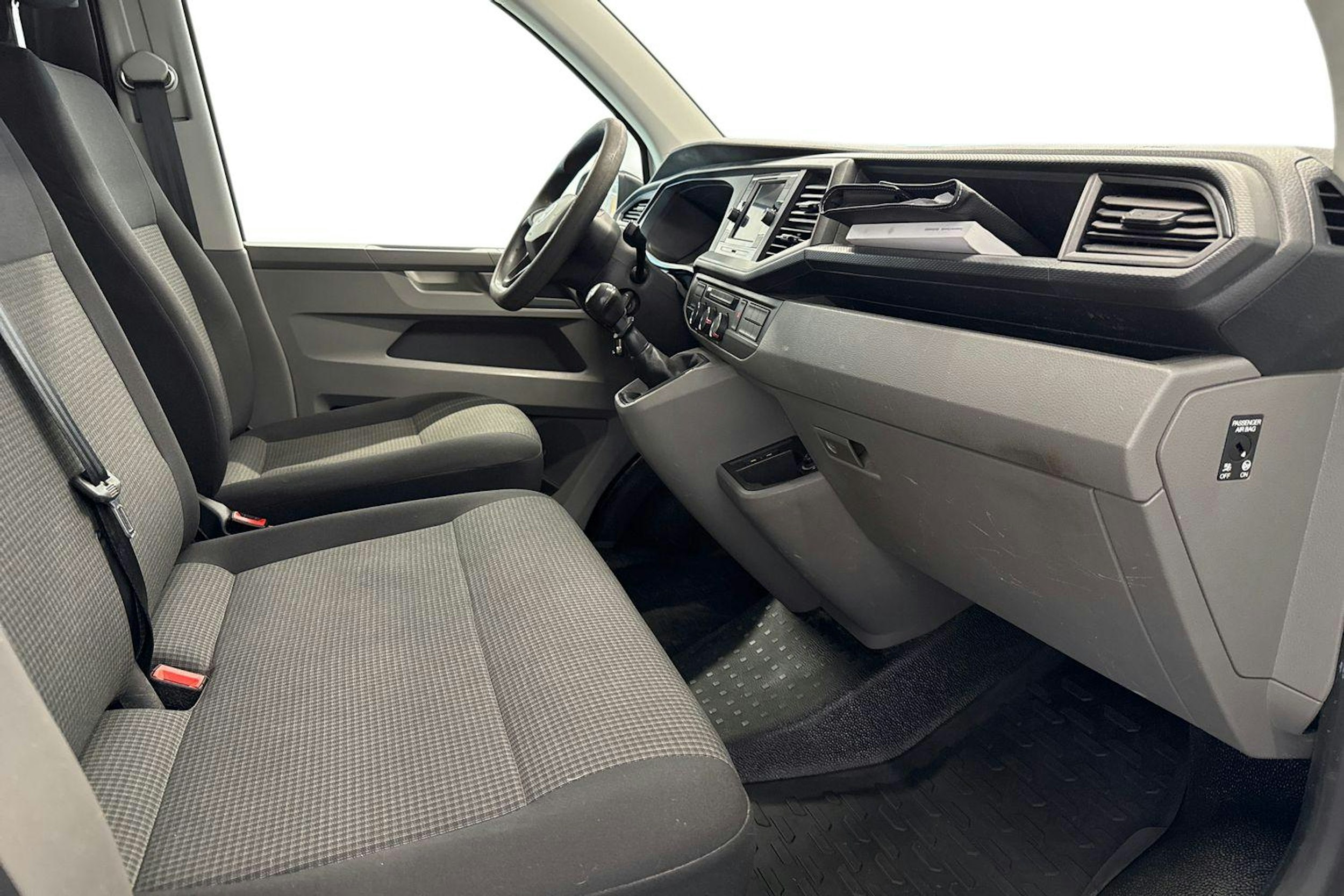 valkoinen Volkswagen Transporter 2022 kuva 9.