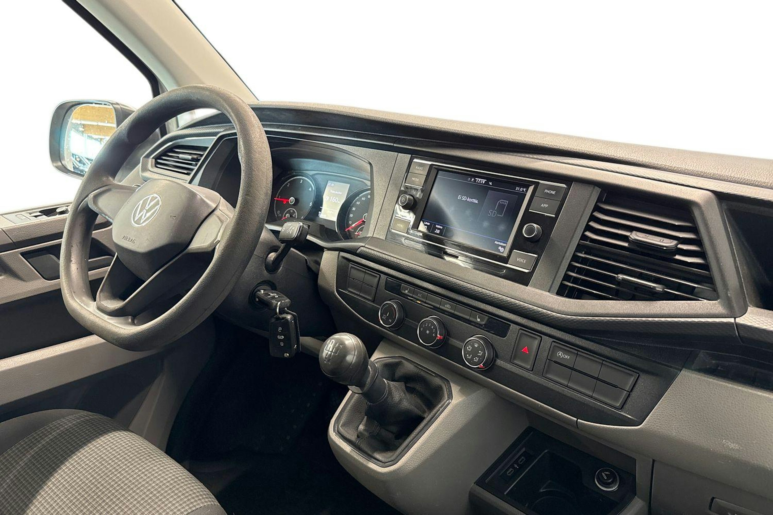valkoinen Volkswagen Transporter 2022 kuva 10.
