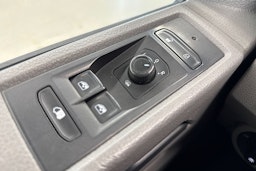 valkoinen Volkswagen Transporter 2022 kuva 16.