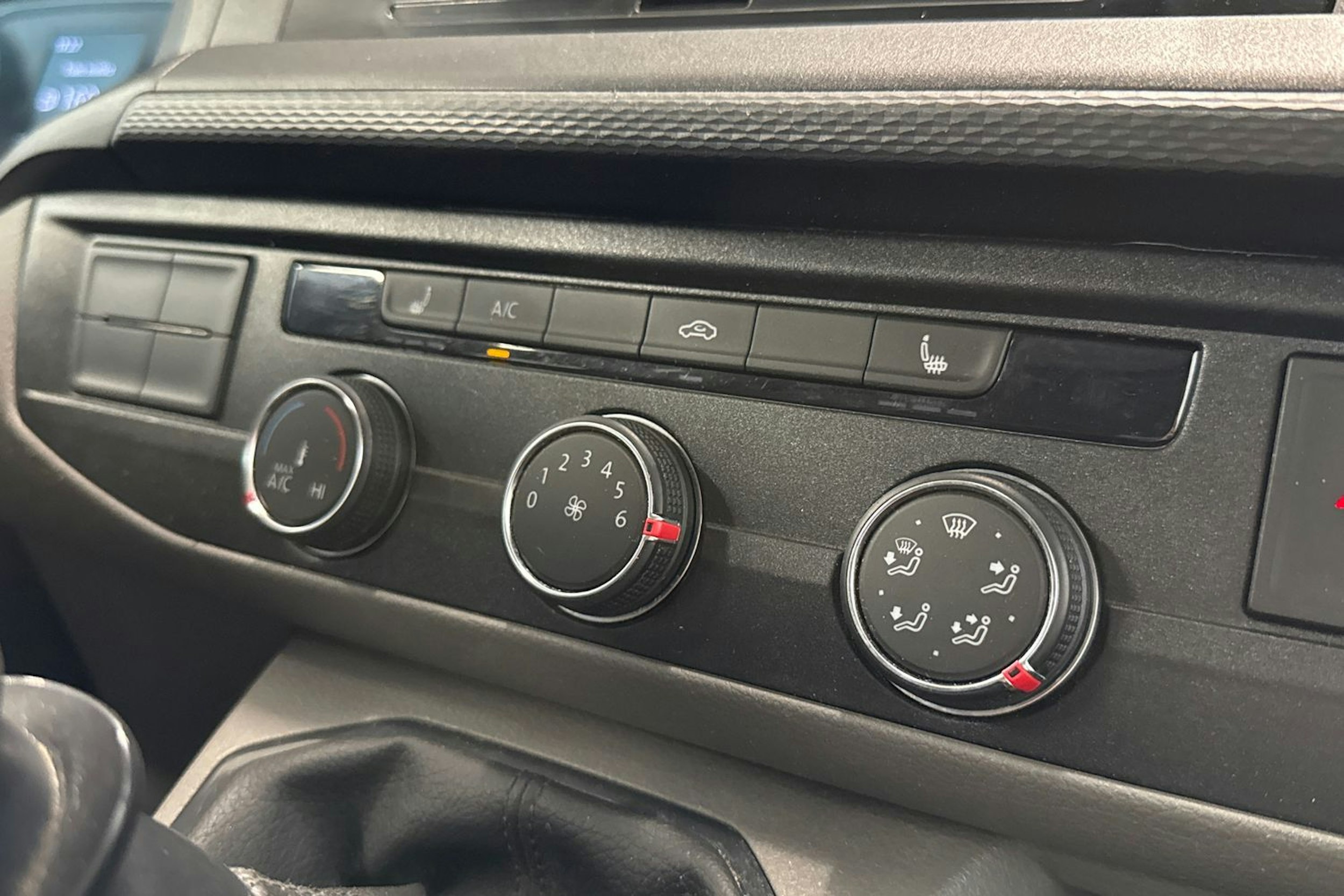 valkoinen Volkswagen Transporter 2022 kuva 21.