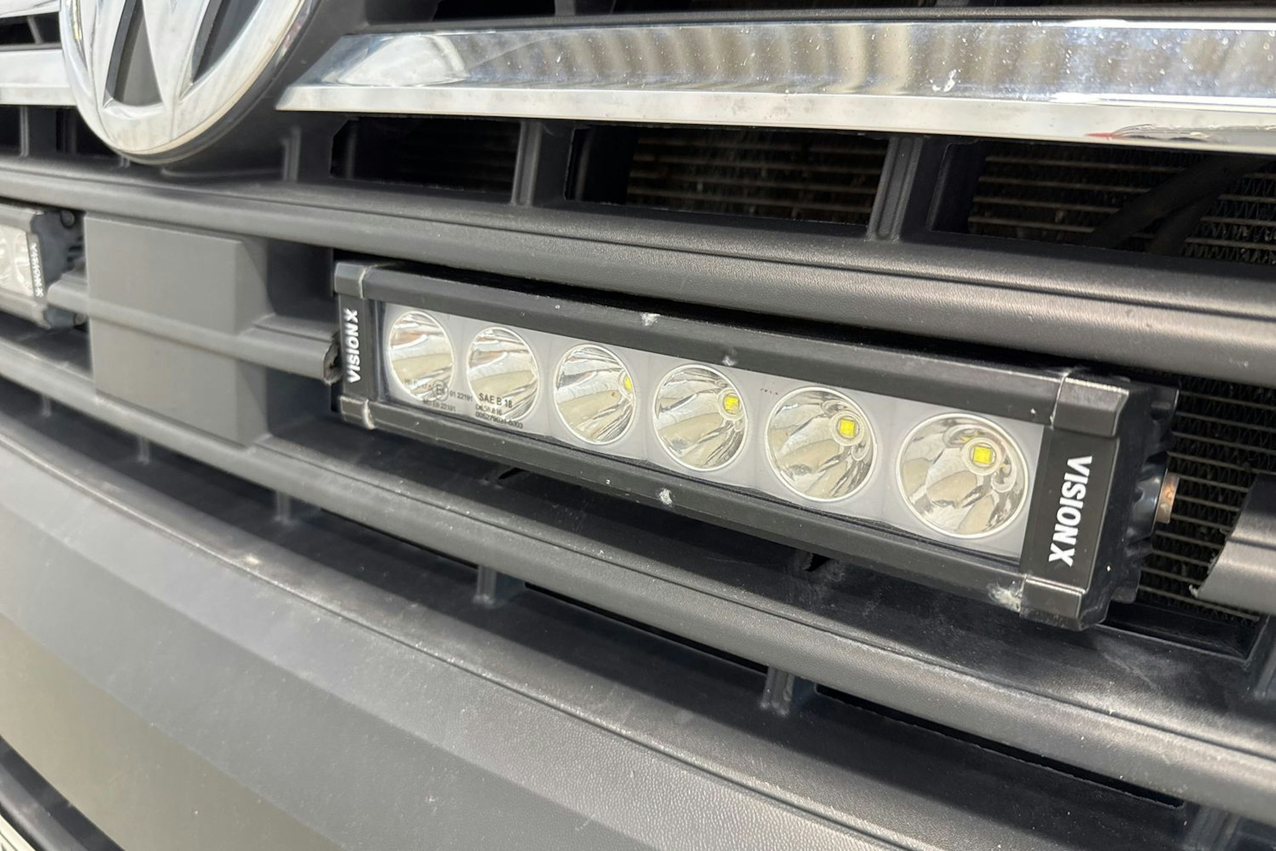 valkoinen Volkswagen Transporter 2022 kuva 25.