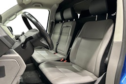 Sininen Volkswagen Transporter 2021 kuva 10.
