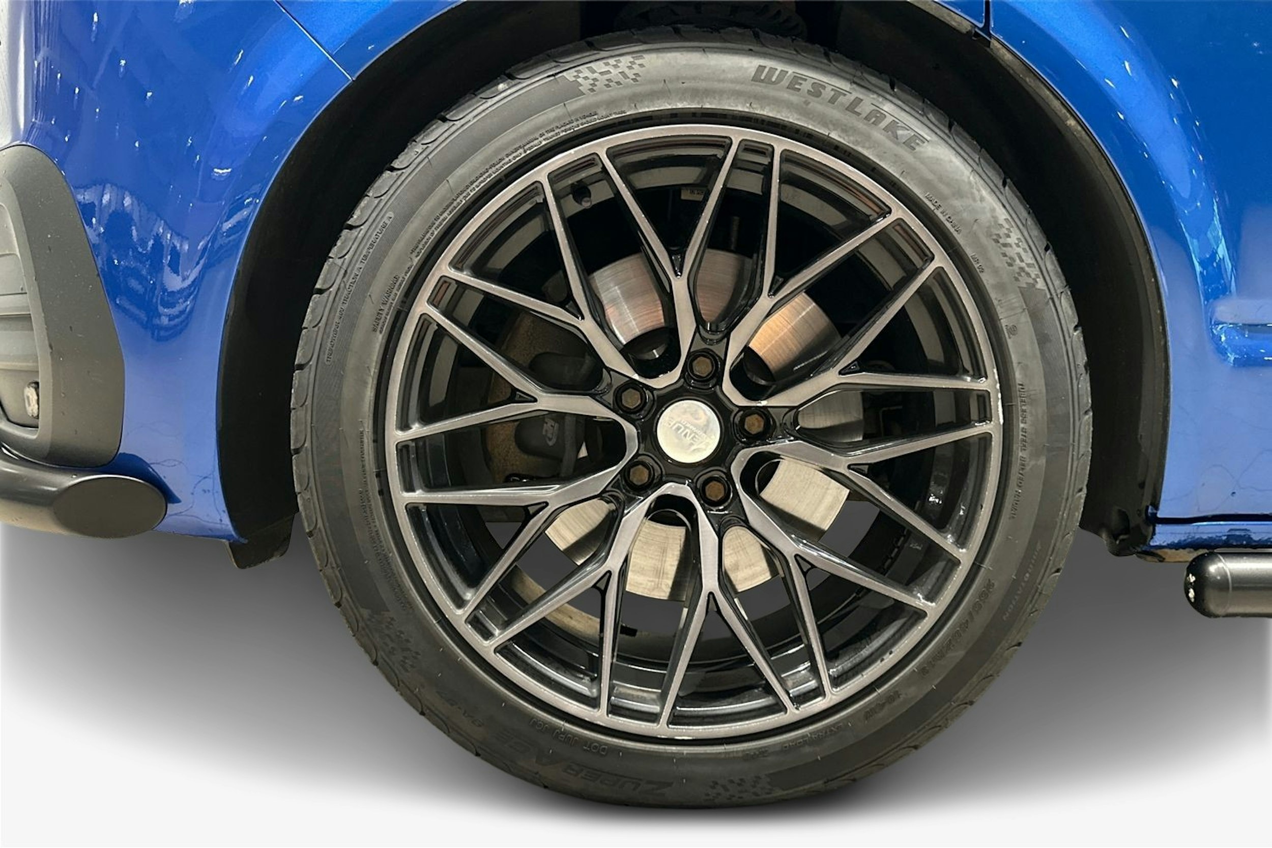 Sininen Volkswagen Transporter 2021 kuva 11.