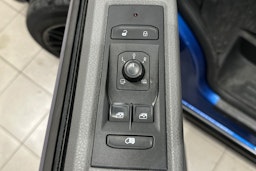 Sininen Volkswagen Transporter 2021 kuva 14.