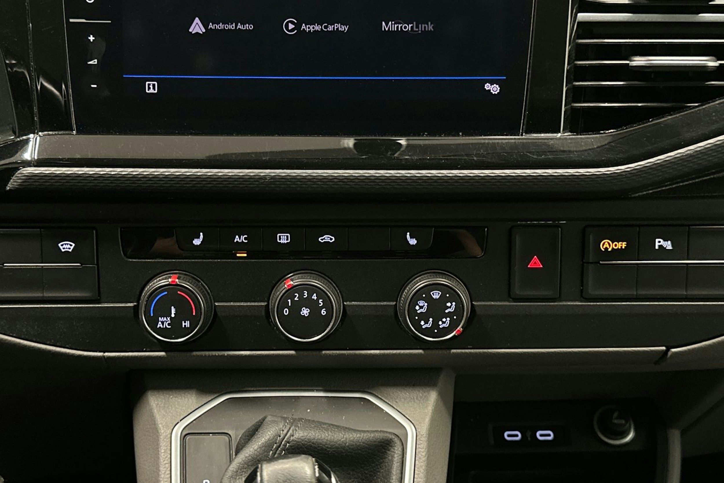 Sininen Volkswagen Transporter 2021 kuva 23.