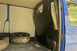Sininen Volkswagen Transporter 2021 kuva 28.
