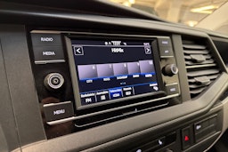 valkoinen Volkswagen Transporter 2021 kuva 15.