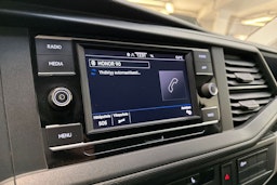 valkoinen Volkswagen Transporter 2021 kuva 18.