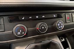 valkoinen Volkswagen Transporter 2021 kuva 20.