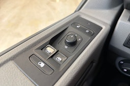 valkoinen Volkswagen Transporter 2021 kuva 21.