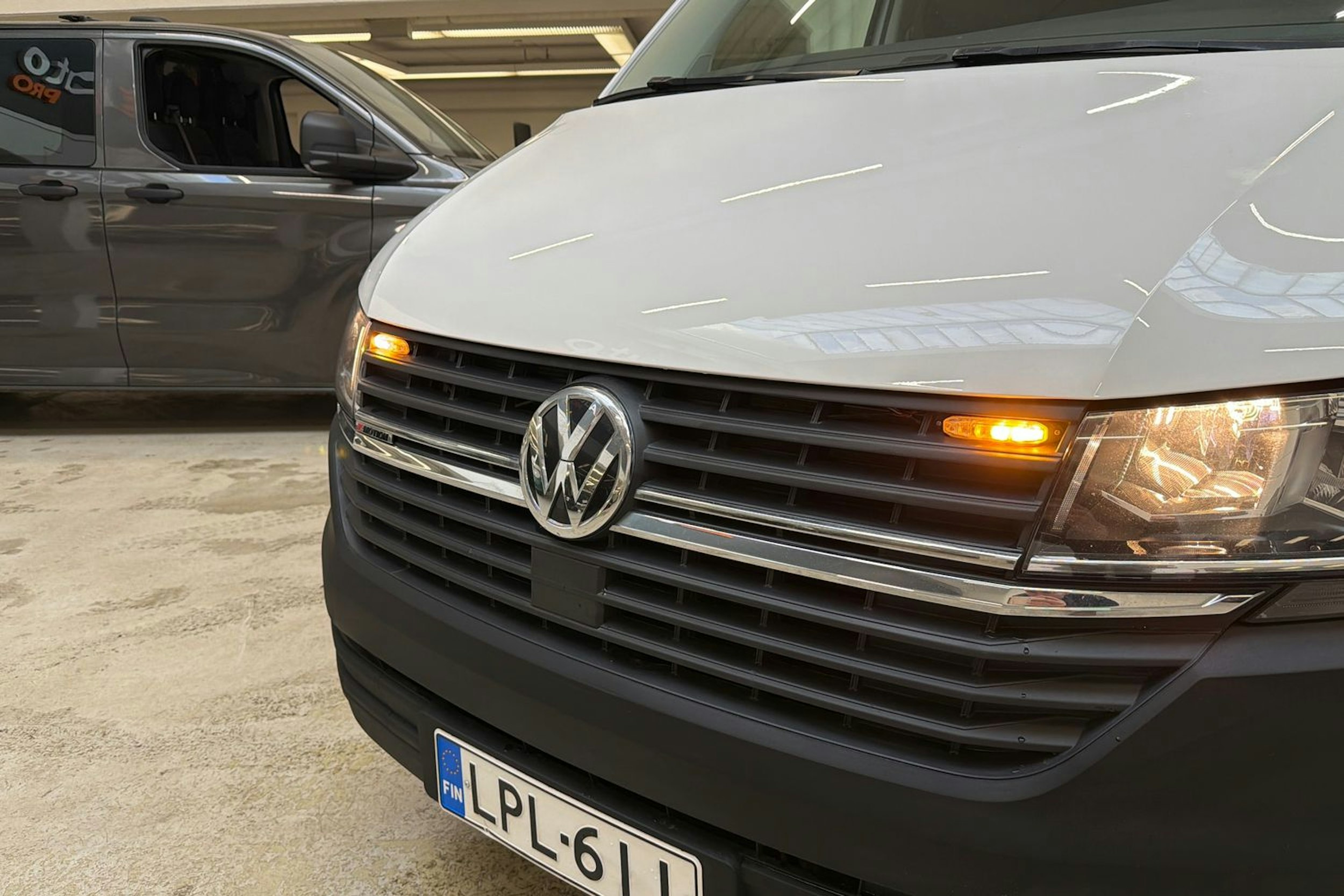 valkoinen Volkswagen Transporter 2021 kuva 26.