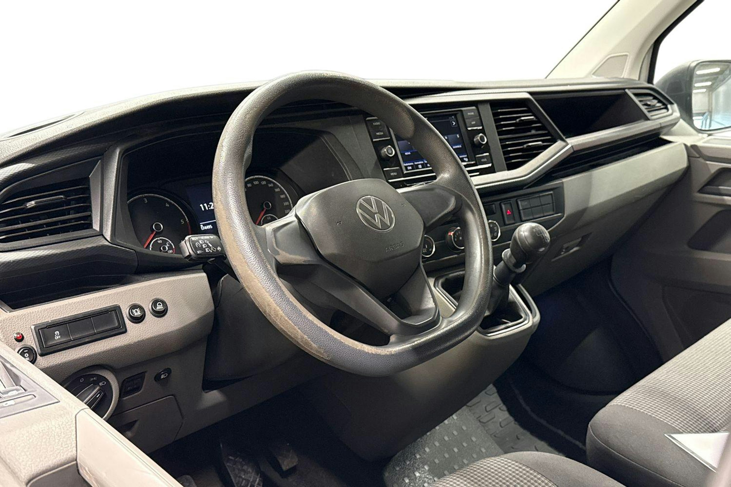 valkoinen Volkswagen Transporter 2021 kuva 8.