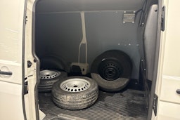 valkoinen Volkswagen Transporter 2021 kuva 13.