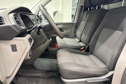 valkoinen Volkswagen Transporter 2021 kuva 17.
