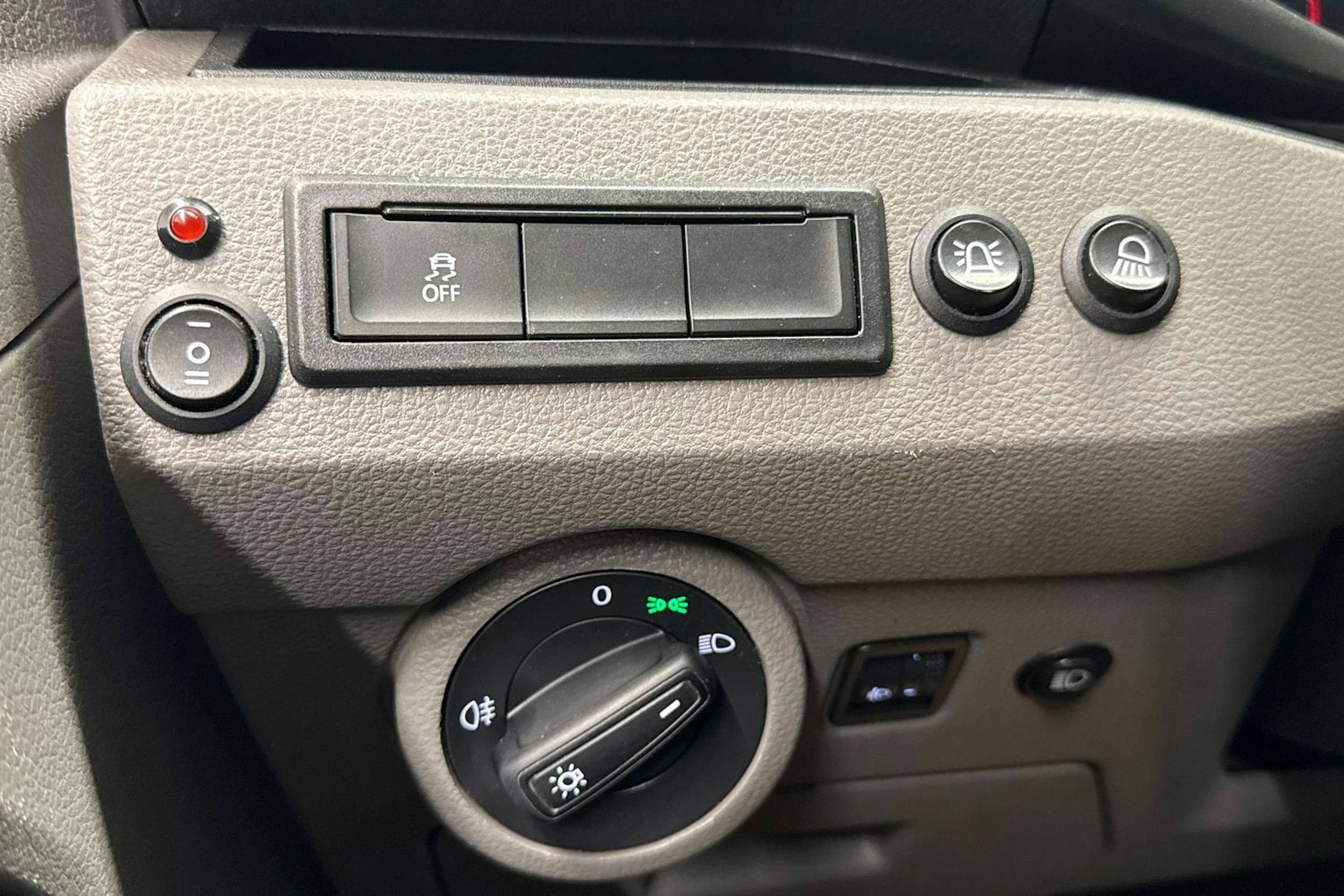 valkoinen Volkswagen Transporter 2021 kuva 19.