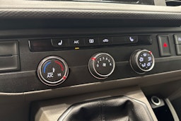 valkoinen Volkswagen Transporter 2021 kuva 21.