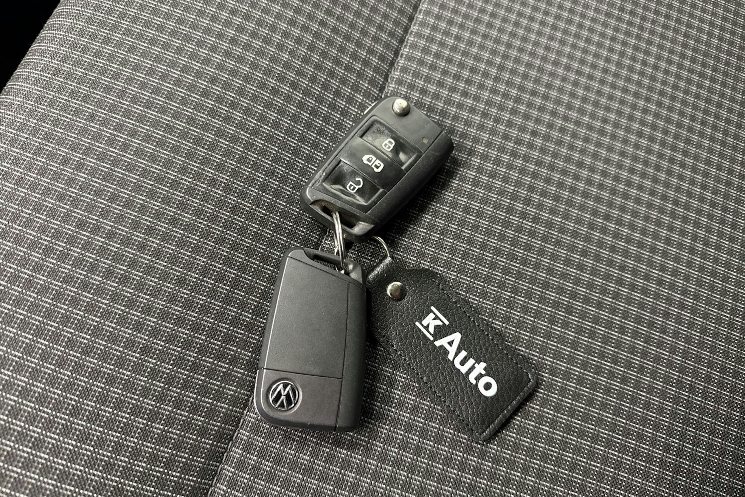 valkoinen Volkswagen Transporter 2021 kuva 25.